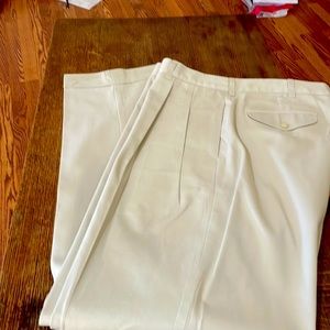 Men’s khaki pants